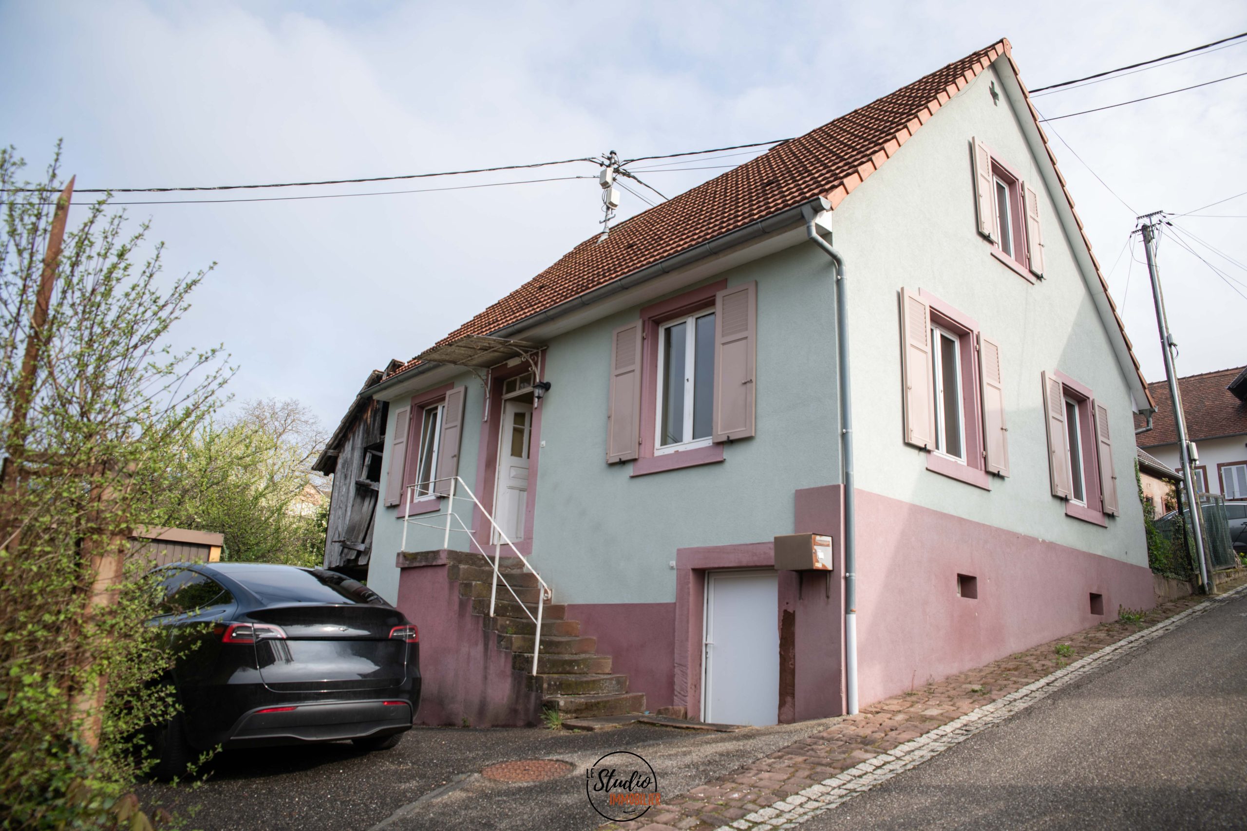 Le Studio IMMO- Niederbronn-les-Bains- Maison 73 m²- 5 pièces- 2 chambres- beau potentiel- façade Le Studio IMMO- Niederbronn-les-Bains- Maison 73 m²- 5 pièces- 2 chambres- beau potentiel- façade